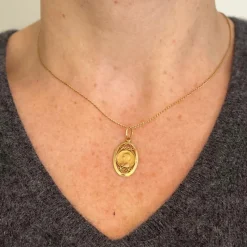 Hot Pamono French Virgin Mary Filigree Charm Pendant in 18k Yellow Gold, 1890s