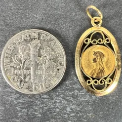 Hot Pamono French Virgin Mary Filigree Charm Pendant in 18k Yellow Gold, 1890s