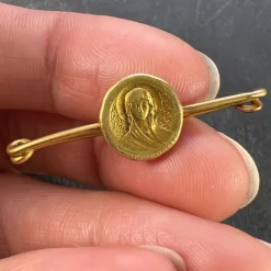 Pamono French Virgin Mary Medal Safety Pin 18k Yellow Gold Charm Brooch, 1920s><noscript><img width=