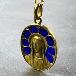 New Pamono French Virgin Mary Plique a Jour Enamel 18k Yellow Gold Pendant Medal from Pierly, 1920s
