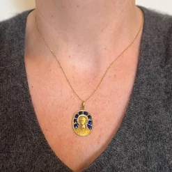 New Pamono French Virgin Mary Plique a Jour Enamel 18k Yellow Gold Pendant Medal from Pierly, 1920s
