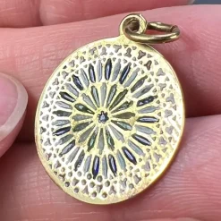 Pamono French Window Plique a Jour Enamel 18k Yellow Gold Pendant Medal, 1940s><noscript><img width=
