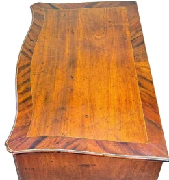 Pamono George III Mahogany Serpentine Chest of Drawers, 1770> Dressers, Commodes & Chests