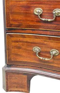 Pamono George III Mahogany Serpentine Chest of Drawers, 1770><noscript><img width=