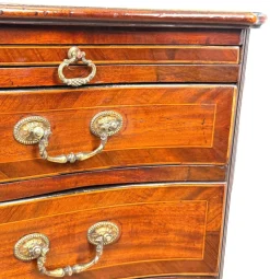 Pamono George III Mahogany Serpentine Chest of Drawers, 1770><noscript><img width=