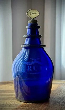 Pamono Georgian Blue Glass Rum Decanter with Engraved Decoration, 1780s-1800s><noscript><img width=
