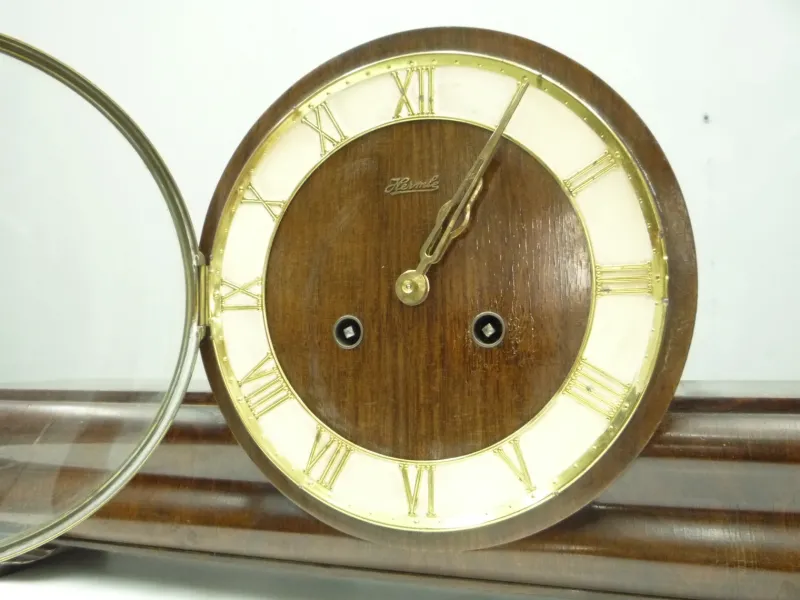 Pamono German Art Deco Mantel Clock from Hermle, 1930s> Clocks