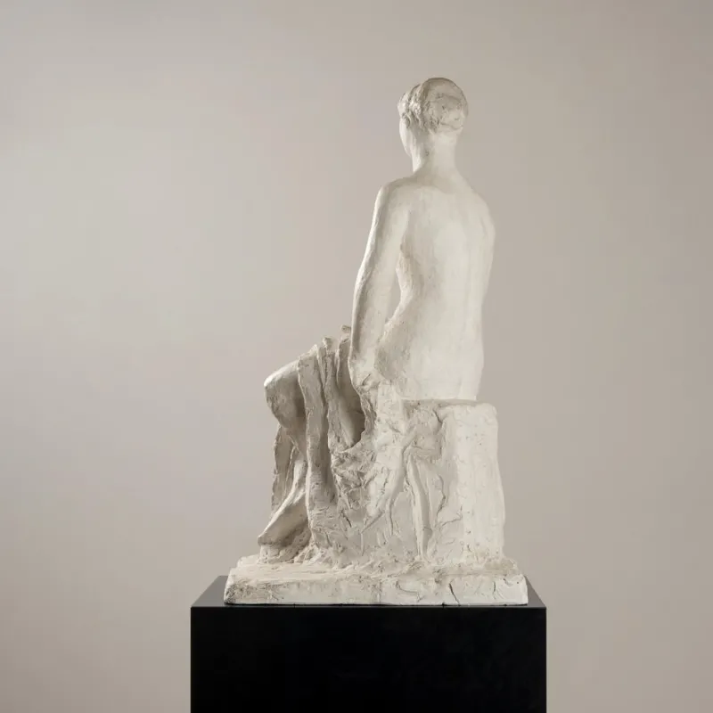 Outlet Pamono Gertrude Bret, Seated Woman, 1900s, Plaster Sculpture