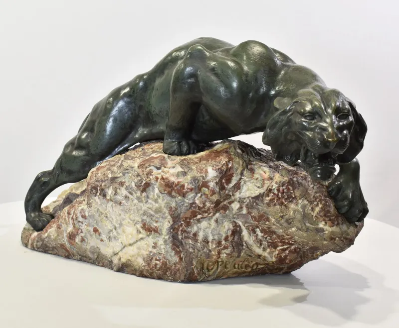 Pamono Giacomo Merculiano, Large Crouching Lioness, 20th Century, Bronze> Art Deco