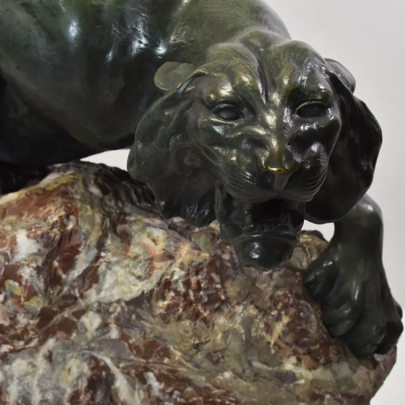 Pamono Giacomo Merculiano, Large Crouching Lioness, 20th Century, Bronze> Art Deco