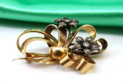 Pamono Gold and Silver Brooch with Diamond Chips> Brooches