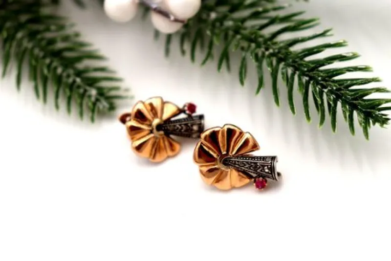 Pamono Gold and Silver Earrings with Relief and Diamond Chips with Garnet Stones, Set of 2> Earrings