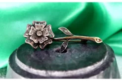 Hot Pamono Gold and Silver Flower-Shaped Brooch with Diamond Chips