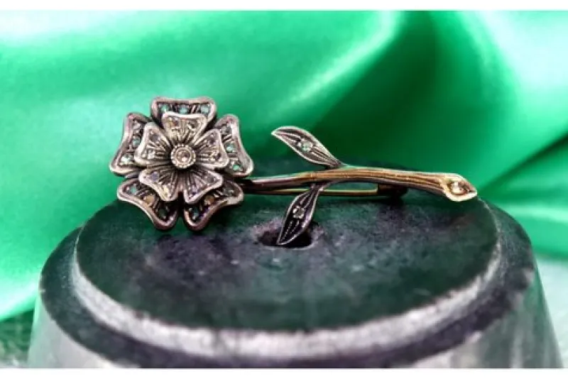 Hot Pamono Gold and Silver Flower-Shaped Brooch with Diamond Chips