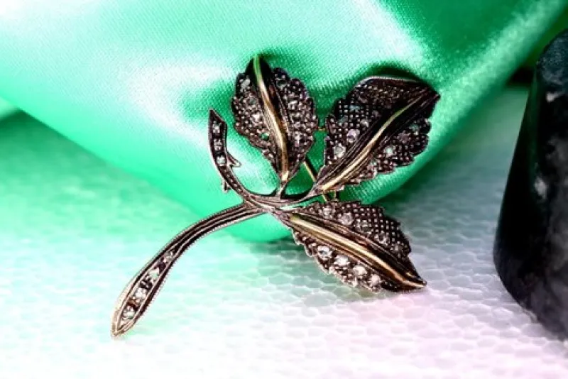 New Pamono Gold and Silver Flower-Shaped Brooch with Diamond Chips