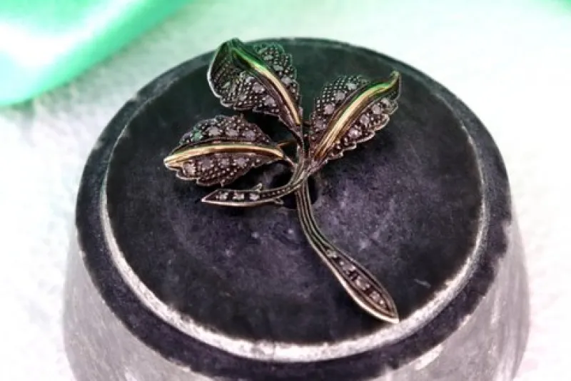 New Pamono Gold and Silver Flower-Shaped Brooch with Diamond Chips