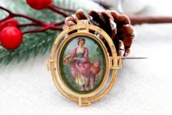 Discount Pamono Gold Brooch Cut Out with Applications