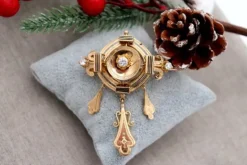 Sale Pamono Gold Brooch with Applications