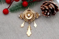Sale Pamono Gold Brooch with Applications