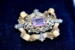 Pamono Gold Brooch with Diamond Reliefs and Chips