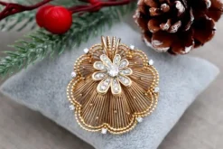 Outlet Pamono Gold Brooch with Diamond Chips