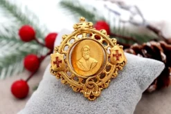 Hot Pamono Gold Brooch with Swivel Center