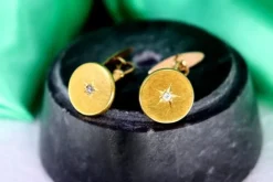 Pamono Gold Cufflinks in Button Shape with Brilliant-Cut Diamonds, Set of 2> Cufflinks