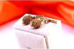 Pamono Gold Cufflinks in Filigree Pine Cone Shape and Plaited Crossbars, Set of 2> Cufflinks
