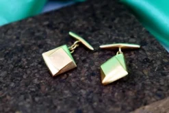 Pamono Gold Cufflinks in Square Shape with Geometric Figures, Set of 2><noscript><img width=