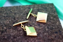 Pamono Gold Cufflinks in Square Shape with Geometric Figures, Set of 2><noscript><img width=