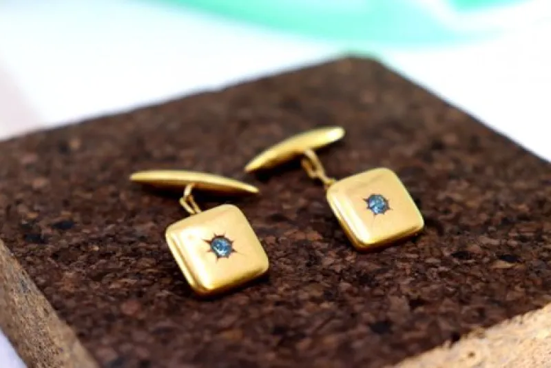 Pamono Gold Cufflinks in Square and Concave Shapes with Blue Zirconia, Set of 2> Cufflinks
