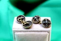 Pamono Gold Cufflinks with Shell Reliefs and Diamond Chips in the Center, Set of 2><noscript><img width=