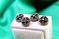 Pamono Gold Cufflinks with Shell Reliefs and Diamond Chips in the Center, Set of 2><noscript><img width=
