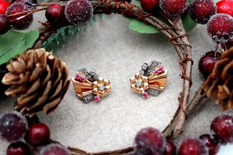 Pamono Gold Earrings with Diamond Flakes and Garnet Stones and Silver Applications, Set of 2> Earrings