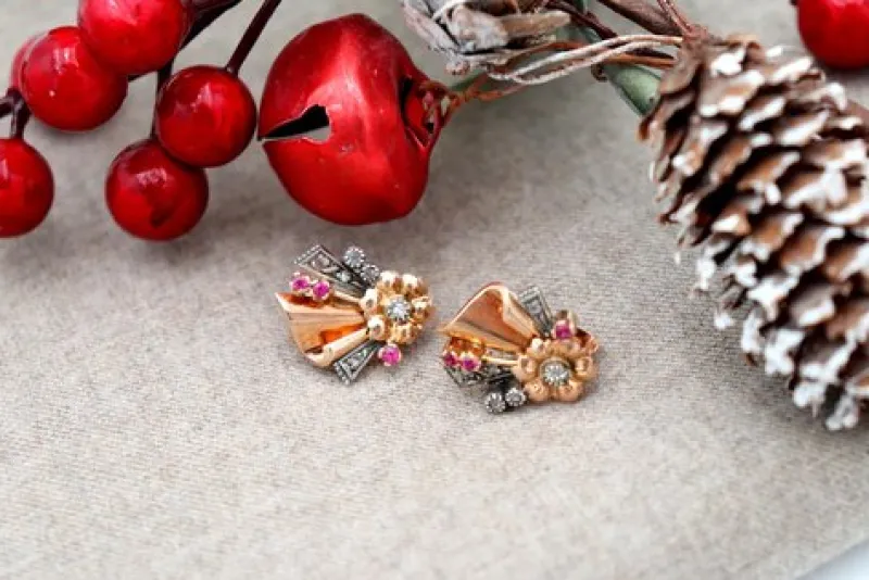 Pamono Gold Earrings with Diamond Flakes and Garnet Stones and Silver Applications, Set of 2> Earrings