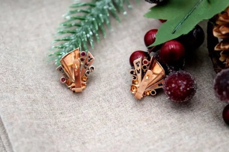 Pamono Gold Earrings with Diamond Flakes and Garnet Stones and Silver Applications, Set of 2> Earrings