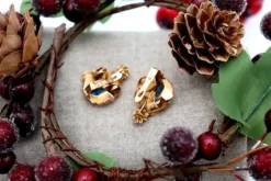 Discount Pamono Gold Earrings with Reliefs and Colored Synthetic Stones Inlaid, Set of 2
