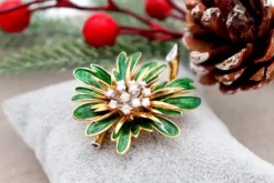 Sale Pamono Gold Flower Shaped Brooch