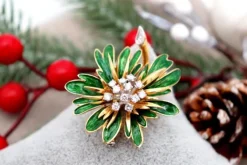 Sale Pamono Gold Flower Shaped Brooch
