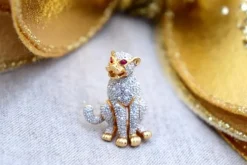 Pamono Gold Leopard-Shaped Brooch with Diamonds