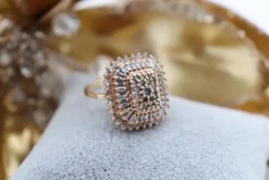 Hot Pamono Gold Ring with 53 Brilliant-Cut Diamonds
