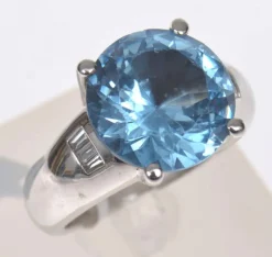 Pamono Gold Ring with Diamonds and Synthetic Spinel, 2000s><noscript><img width=
