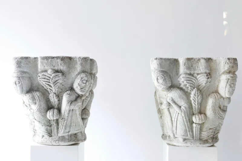 Pamono Gothic Revival Stone Planters, UK, 1940s, Set of 2> Planters And Jardiniere