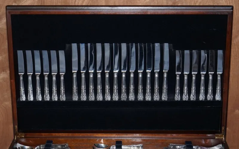 Pamono Green Leather Cutlery Table with Silver Plated Cutlery> Cutlery & Serving Utensils