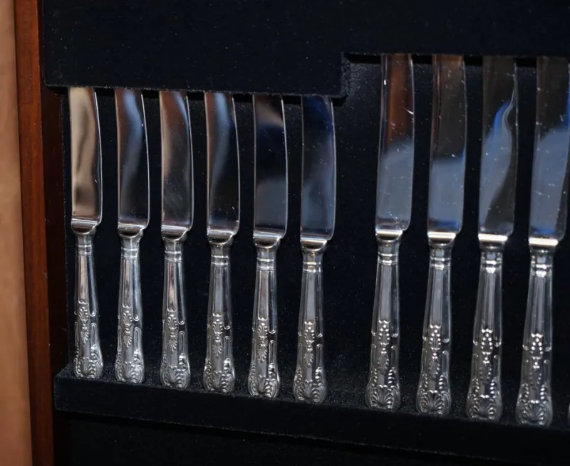 Pamono Green Leather Cutlery Table with Silver Plated Cutlery> Cutlery & Serving Utensils