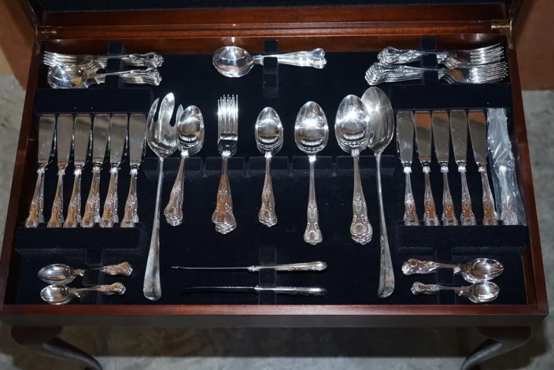 Pamono Green Leather Cutlery Table with Silver Plated Cutlery> Cutlery & Serving Utensils