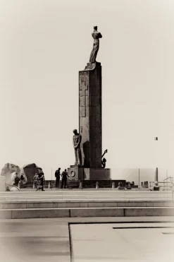 Online Pamono Guy Sargent, Seamans Memorial, Print