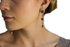 Pamono Handcrafted Gold Dangle Earrings with Garnets and Diamonds, Set of 2><noscript><img width=