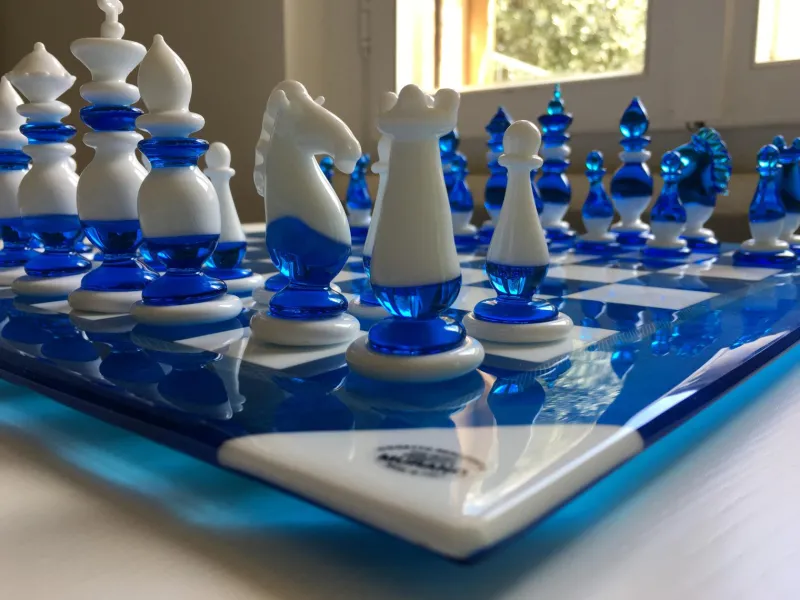 Pamono Handmade Italian Murano Art Glass Chess Board, Italian Glass from Simoeng, Venice, Set of 33> Decorative Objects