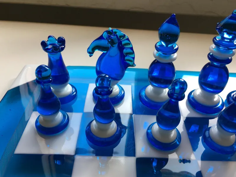 Pamono Handmade Italian Murano Art Glass Chess Board, Italian Glass from Simoeng, Venice, Set of 33> Decorative Objects